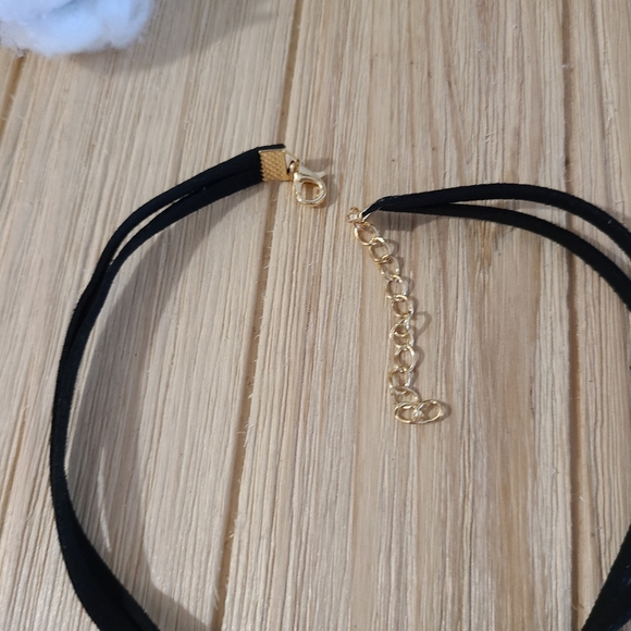 🖤🖤NEW🖤🖤PRETTY!! Black Velvet Choker with GOLD Bar🖤🖤 - Picture 14 of 14